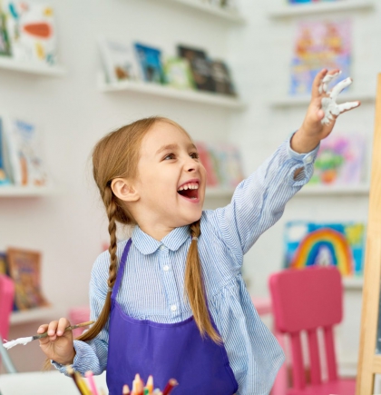 cute-little-girl-having-fun-with-paint-FZCA96Y-e1589794941389-min